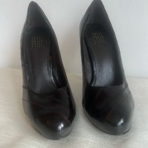 Pelle Moda Black and Dark Burgundy Patent Pumps Size 7.5M